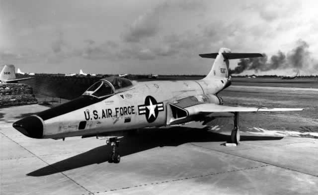 F-101 Voodoo on apron 