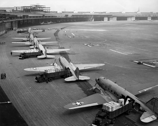 U.S. Navy Douglas R4D and U.S. Air Force C-47 Skytrains unload at Tempelhof Airport during the Berlin Airlift in 1948 U.S. Navy Douglas R4D and U.S. Air Force C-47 Skytrains unload at Tempelhof Airport during the Berlin Airlift in 1948