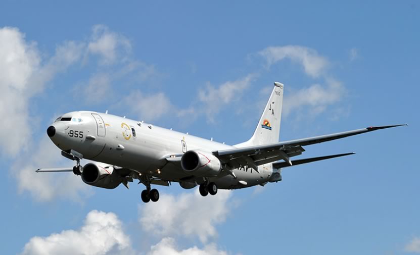 Poseidon P-8 in the landing pattern Poseidon P-8 in the landing pattern