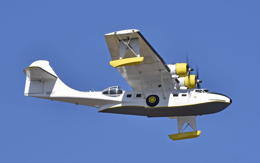 PBY-5A Catalina N9767 "La princesse des étoiles", in flight over Francazal le PBY-5A Catalina N9767 "La princesse des étoiles", in flight over Francazal le