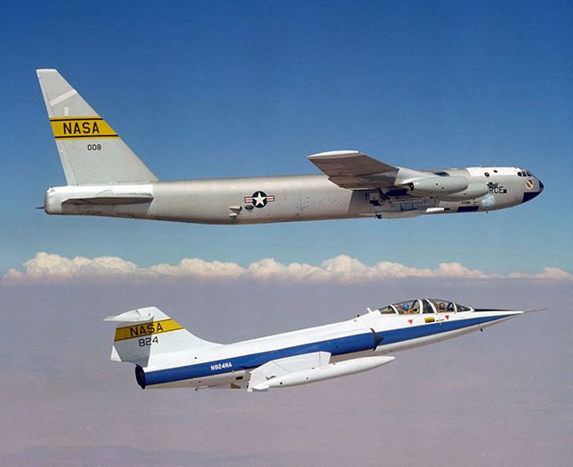 Boeing NB-52 in test flight with F-104 Starfighter in 1979 Boeing NB-52 in test flight with F-104 Starfighter in 1979