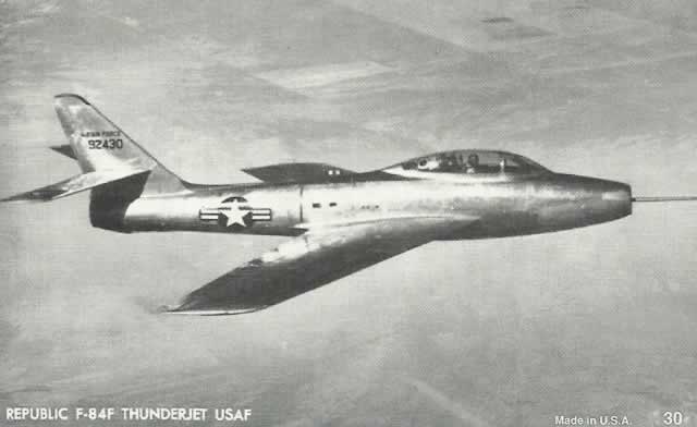 Republic F-84F Thunderstreak S/N 92430 in flight Republic F-84F Thunderstreak S/N 92430 in flight